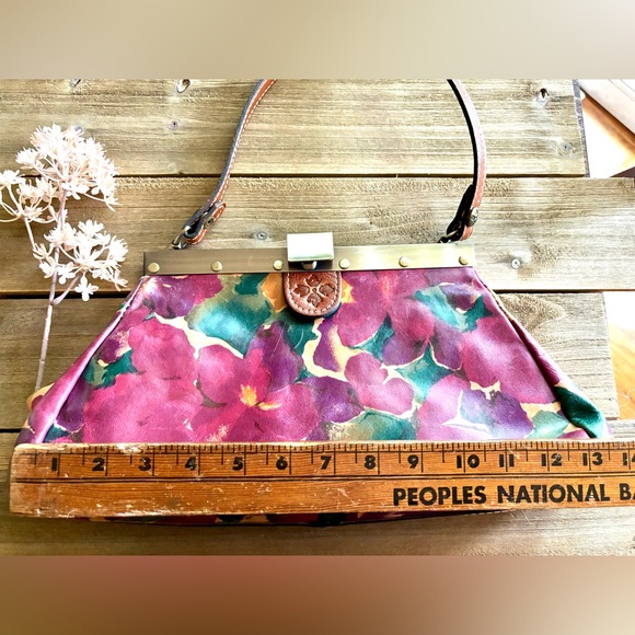 Patricia Nash Ferrara Floral Leather Shoulder Bag with metal clasp - Picture 11 of 16